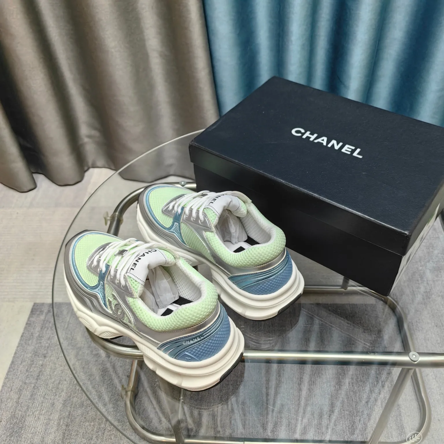 p680🐮🐮Chanel Chanel dad shoes, men and women couples - 2025 counter top casual sports shoes This classic design; the upper is electro-embroidered with a variety of techniques; the outsole is fashionable and sporty; it is unusual to incorporate a variety of color matching elements... The diversified mix and match is very beautiful and versatile, casual, fashionable, sports and outdoor can be taken into account... ꫛꫀꪝ Go➫ Material: ❶Upper is made of: Original imported first-layer silk cowhide + original waterproof cloth + original first-layer cowhide ❷Inner lining: original sheep lining + mesh ❸Outsole based on: original TPU combination outsole Special counter boutique packaging complete set for women 35–41
